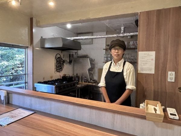 銀のフライパンの洋食料理